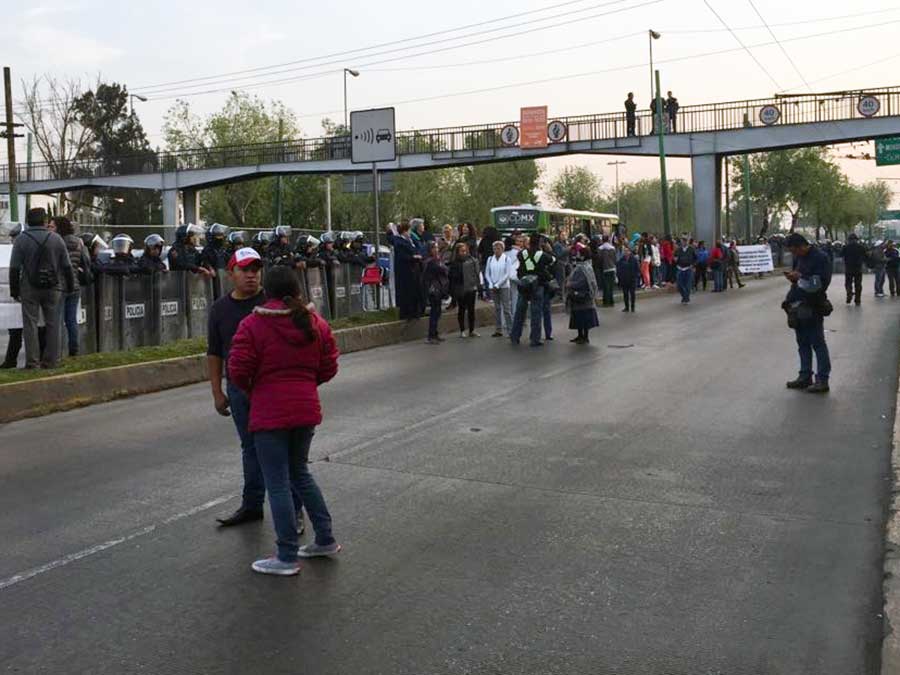 Ex trabajadores de Mexicana bloquean Boulevard Puerto Aéreo - bloqueo-blvd-puero-aereo1