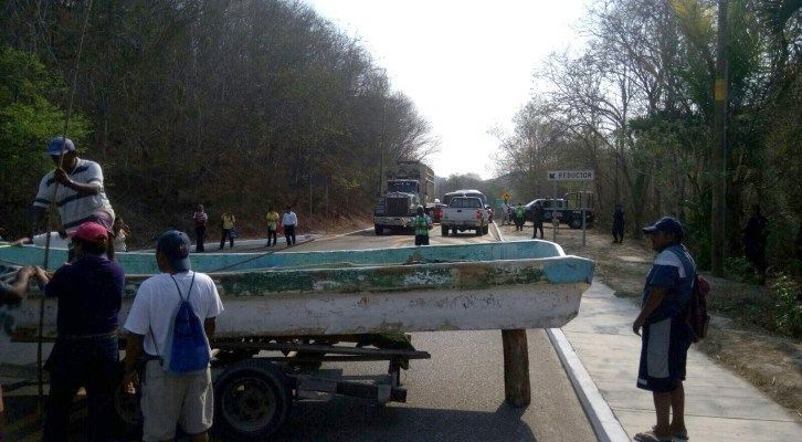 Barco de Corea del Norte rescata a náufrago de Huatulco