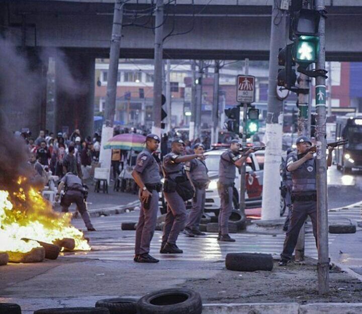 Huelga de transporte paraliza a Brasil - brasil-protestas