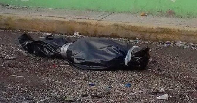 Encuentran cadáver embolsado en Ecatepec
