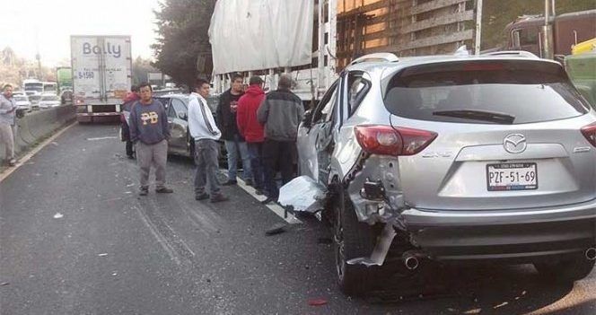 Carambola en la México-Toluca deja una persona lesionada