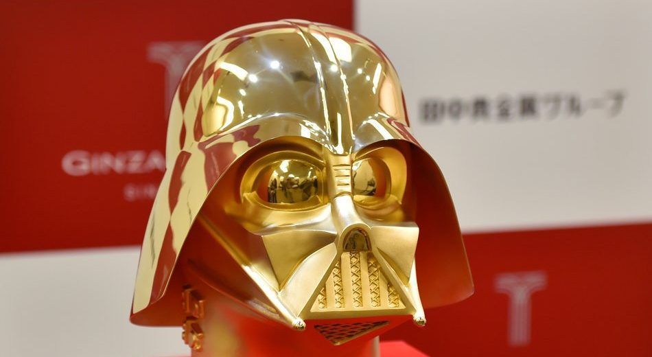 Joyería crea casco de oro de Darth Vader con valor superior a los 26 mdp