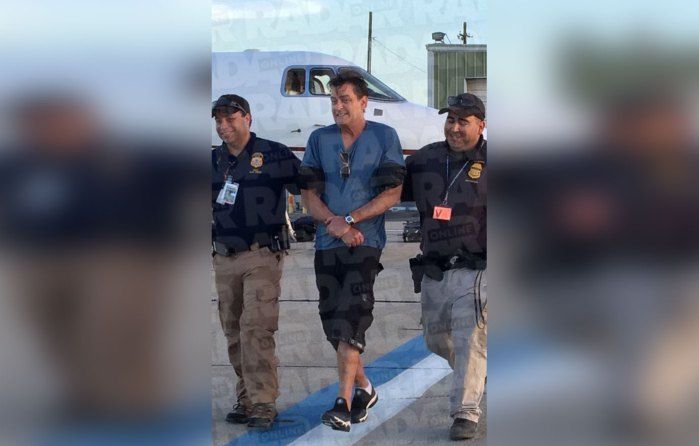 Obligan al avión de Charlie Sheen a aterrizar al cruzar a EE.UU. - charlie-sheen-3