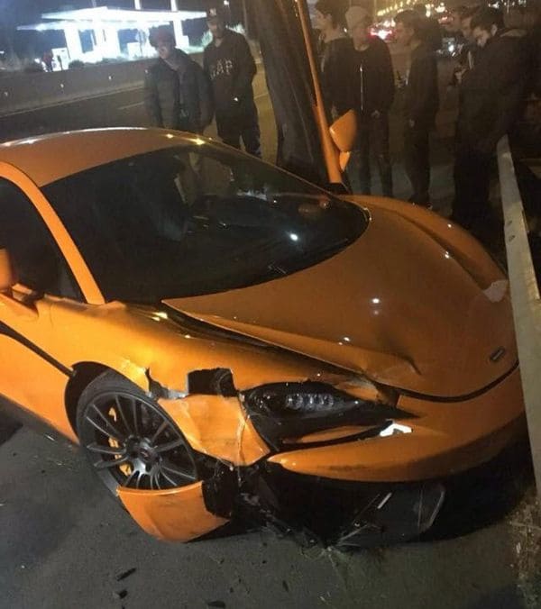 Extenista destroza auto de 3 millones de pesos - chino-rios-mclaren-choque