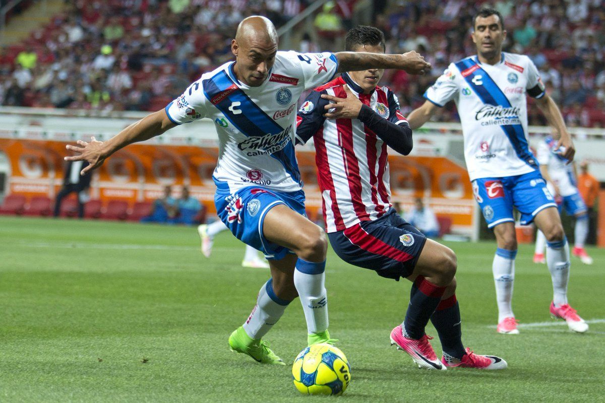 Error de Campestrini le da triunfo de último minuto a Chivas - chivas-puebla