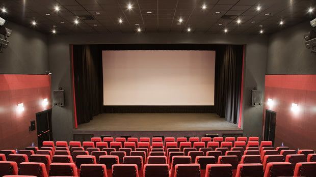 Hombre se suicida en sala de cine - cine