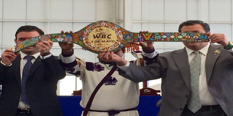 Presentan cinturón huichol para la pelea Canelo vs Chávez Jr