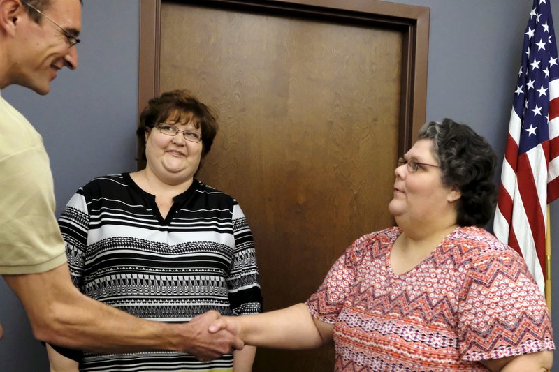 Pueblo de Illinois decide elección con moneda al aire