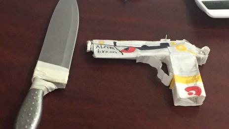 Alumno intenta atacar a maestra con cuchillo en Monterrey