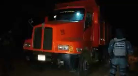 Federales aseguran casi cuatro mil litros de gasolina en Michoacán