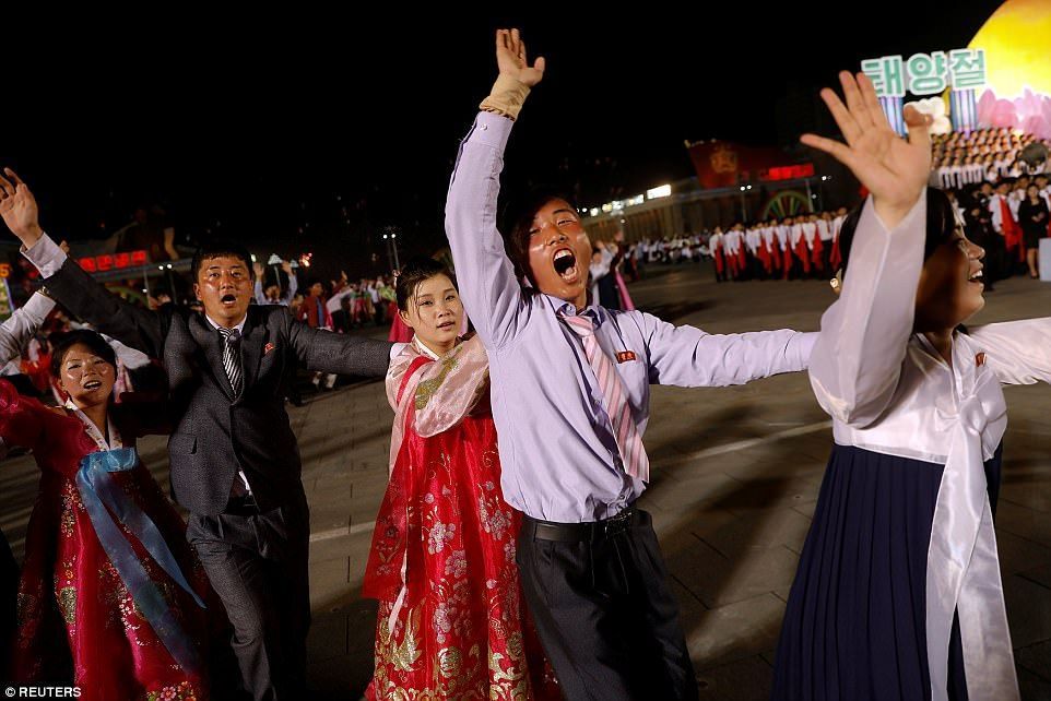 #Video miles de norcoreanos celebran el Día del Sol - dia-del-sol-2