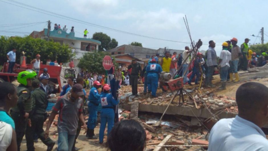 Van diez muertos por colapso de edificio en Colombia - edificio-2-cartagena-colapsa-cnn