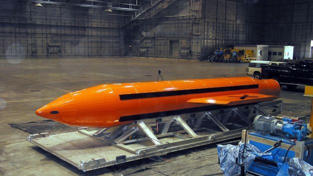 EE.UU. lanza en Afganistán la bomba no nuclear más poderosa del mundo