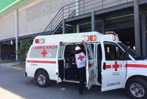 Niña cae en alcantarilla de Bodega Aurrera de Torreón