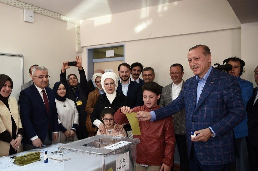 El 'sí' gana en el referéndum turco - erdogan-afp-e1492356593858