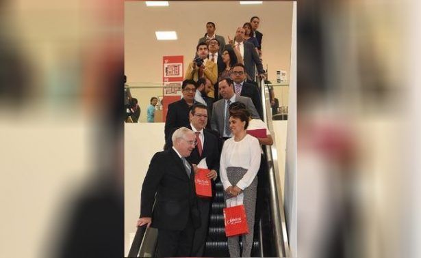 Estrenan las primeras escaleras eléctricas en Tlaxcala