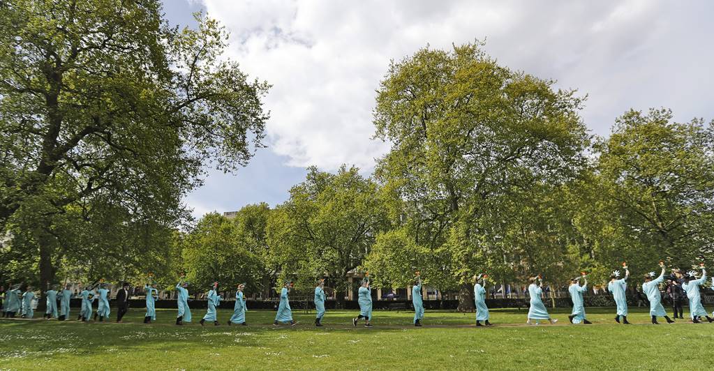 Estatuas de la Libertad protestan contra Trump en Londres - estatuas-2