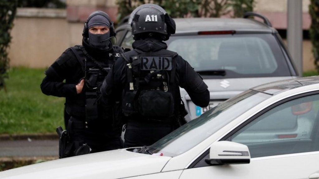 Francia detiene a dos sospechosos por planear un atentado terrorista