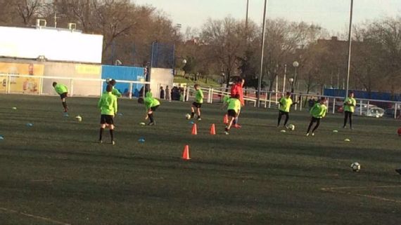 Entrenador mexicano dirige club juvenil de futbol español - futbol-2