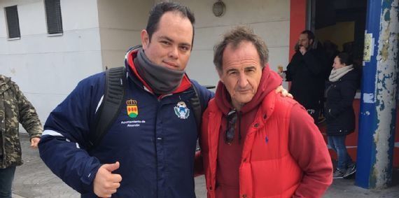 Entrenador mexicano dirige club juvenil de futbol español