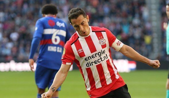 PSV golea al Willen II con un gol y tres asistencias de Guardado PSV golea al Willen II con un gol y tres asistencias de Guardado