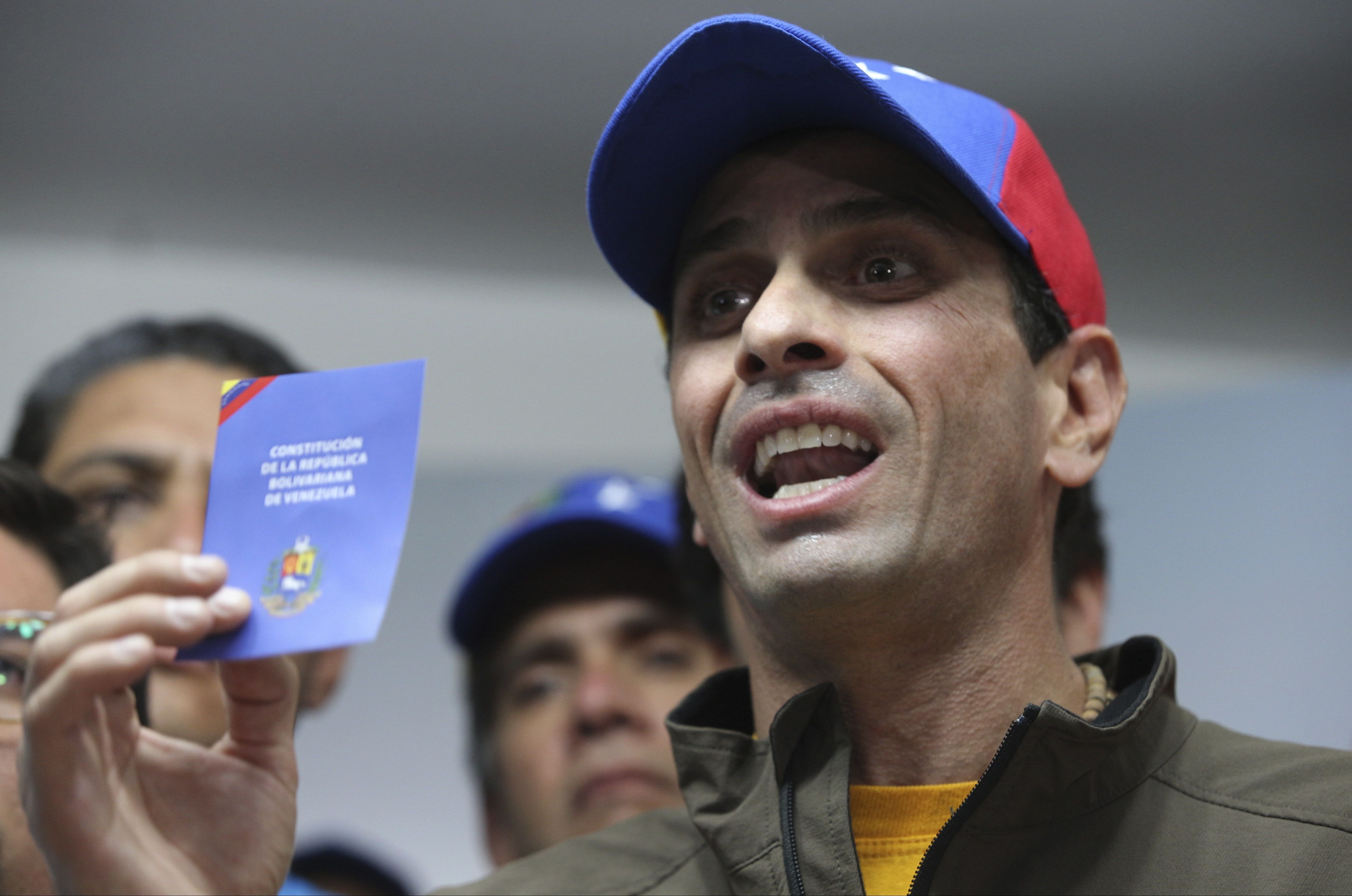 “No podemos regalarle a Maduro nuestro derecho a votar”: Capriles
