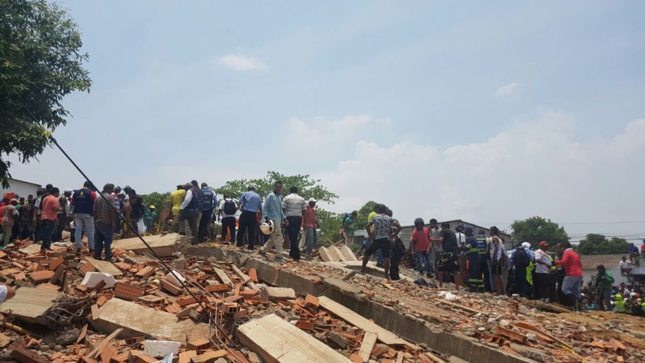 Suman 18 muertos tras desplome de edificio en Cartagena