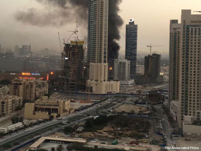 Incendio en construcción cubre de humo el centro de Dubai - incendio-dubai2
