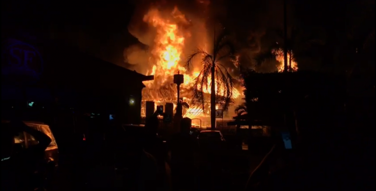 Incendio en bares de Ixtapa deja solo pérdidas materiales - incendio-ixtapa1