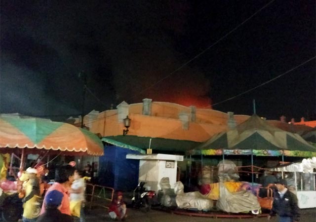Se incendia mercado de Xochimilco
