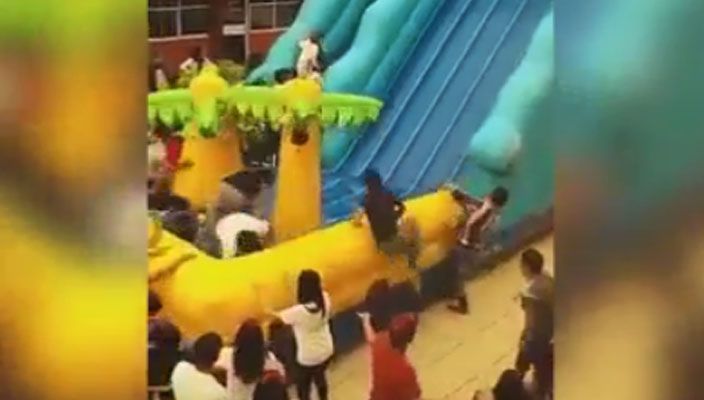 #Video: caída de juego inflable deja dos heridos en Tlaxcala