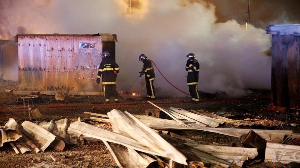 Incendio provocado por refugiados en Francia destruye campamento de migrantes - inncendio-3