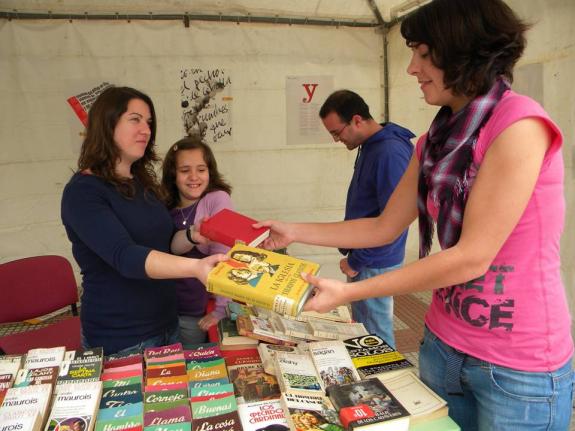Convoca Amazon a intercambio de libros en la Condesa