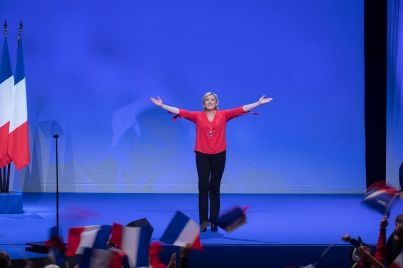 Le Pen renuncia temporalmente como lideresa del partido Frente Nacional