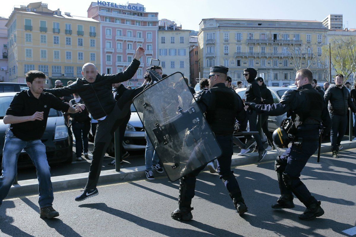 Enfrentamientos antes de acto de campaña de Le Pen en Córcega
