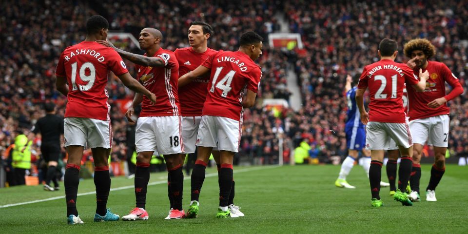 Manchester United vence al líder de la Premier