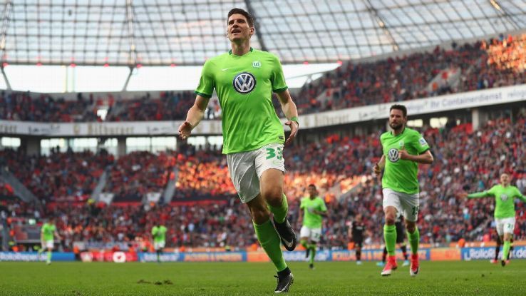 Con la ausencia de Chicharito, Bayer Leverkusen y Wolfsburgo empatan - mario-gomez