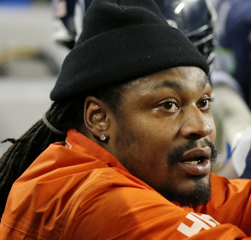 Marshawn Lynch  firma con los Raiders