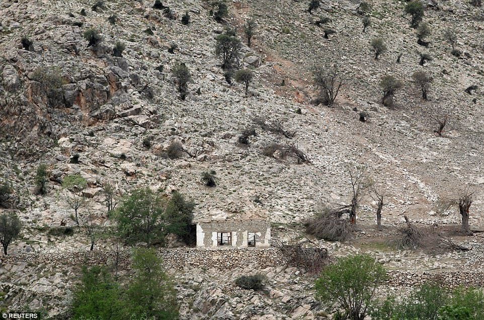 #Fotos Así quedó el sitio donde fue arrojada 'la madre de todas las bombas' - moab-3