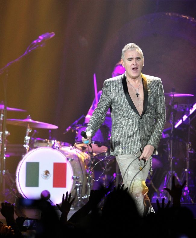 Morrissey se burla del muro de Trump durante concierto en la Ciudad de México - morrissey-cdmx3