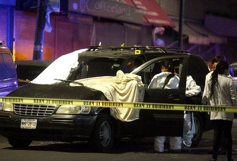 Asesinan a mujer frente a su familia en la Venustiano Carranza Asesinan a mujer frente a su familia en la Venustiano Carranza