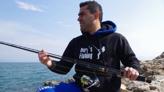 Nery Castillo deja el futbol y se dedica a la pesca