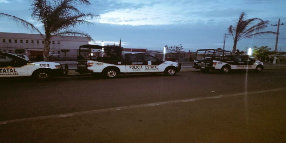 Policías controlan riña en penal de Neza-Bordo