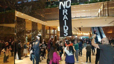 Arrestan a veinte personas frente a la Trump Tower - no-raids