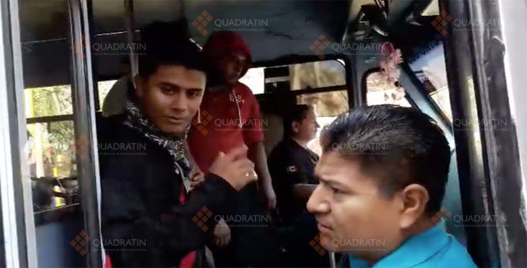 Normalistas secuestran cinco autobuses en Oaxaca - normalistas-encapuchados-oaxaca2-1024x521