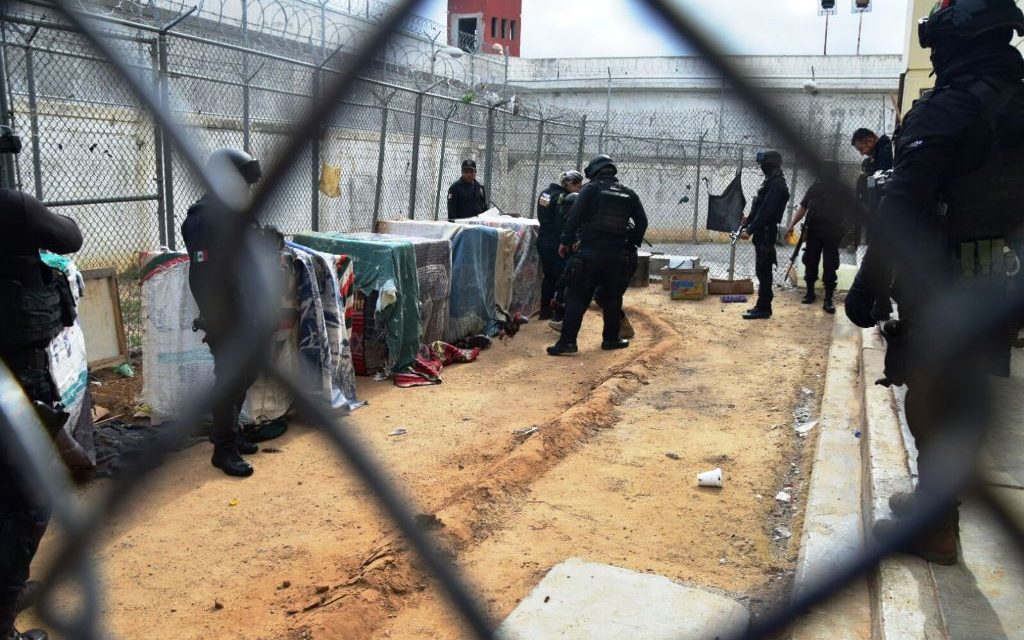 Incautan armas, droga, celulares y gallos de pelea en cárcel de Tamaulipas