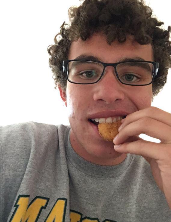 Joven busca romper un récord para obtener nuggets gratis