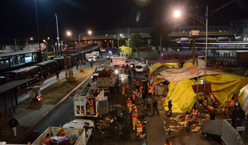 Retiran puestos ambulantes de las inmediaciones de Metro San Lázaro Retiran puestos ambulantes de las inmediaciones de Metro San Lázaro
