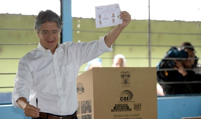 Candidato opositor rechaza resultados oficiales en Ecuador