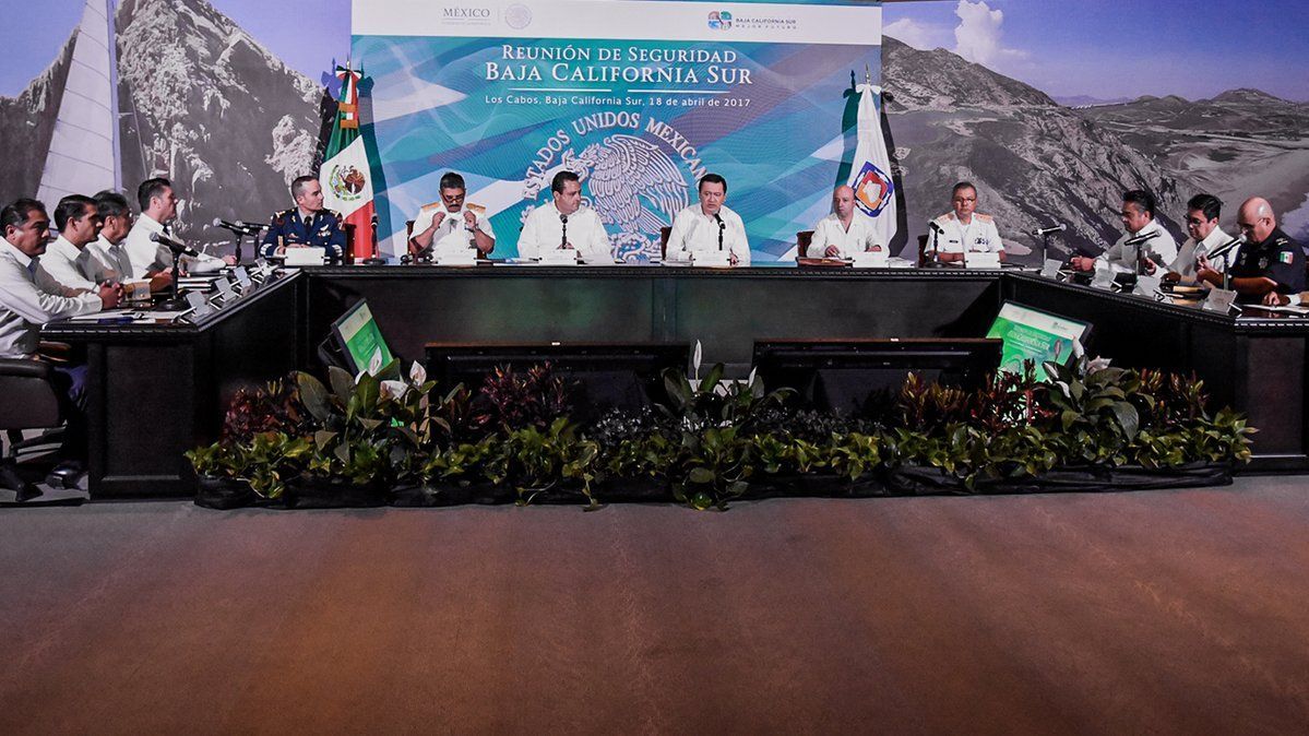 Osorio Chong llama a fortalecer las instituciones del país